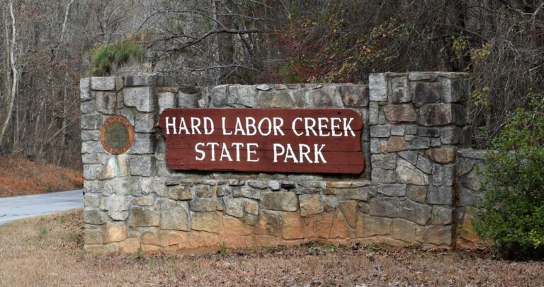 The entrance sign for Hard Labor Creek state park.